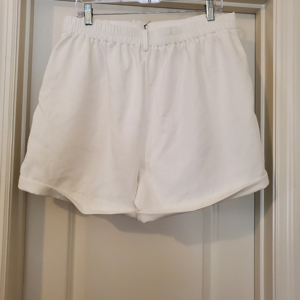 DRESS SHORTS - Picture 2 of 3